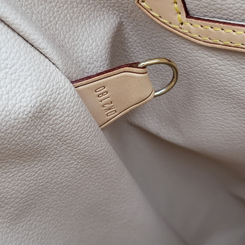 Louis Vuitton Monogram GM Bucket Shoulder Bag, Authentic..!! - Picture 9 of 16